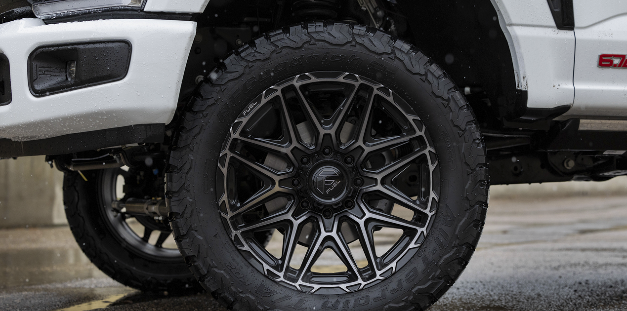 22x9.0 Fuel Injector FC885 Gloss Black Machined Face w/ Dark Tint