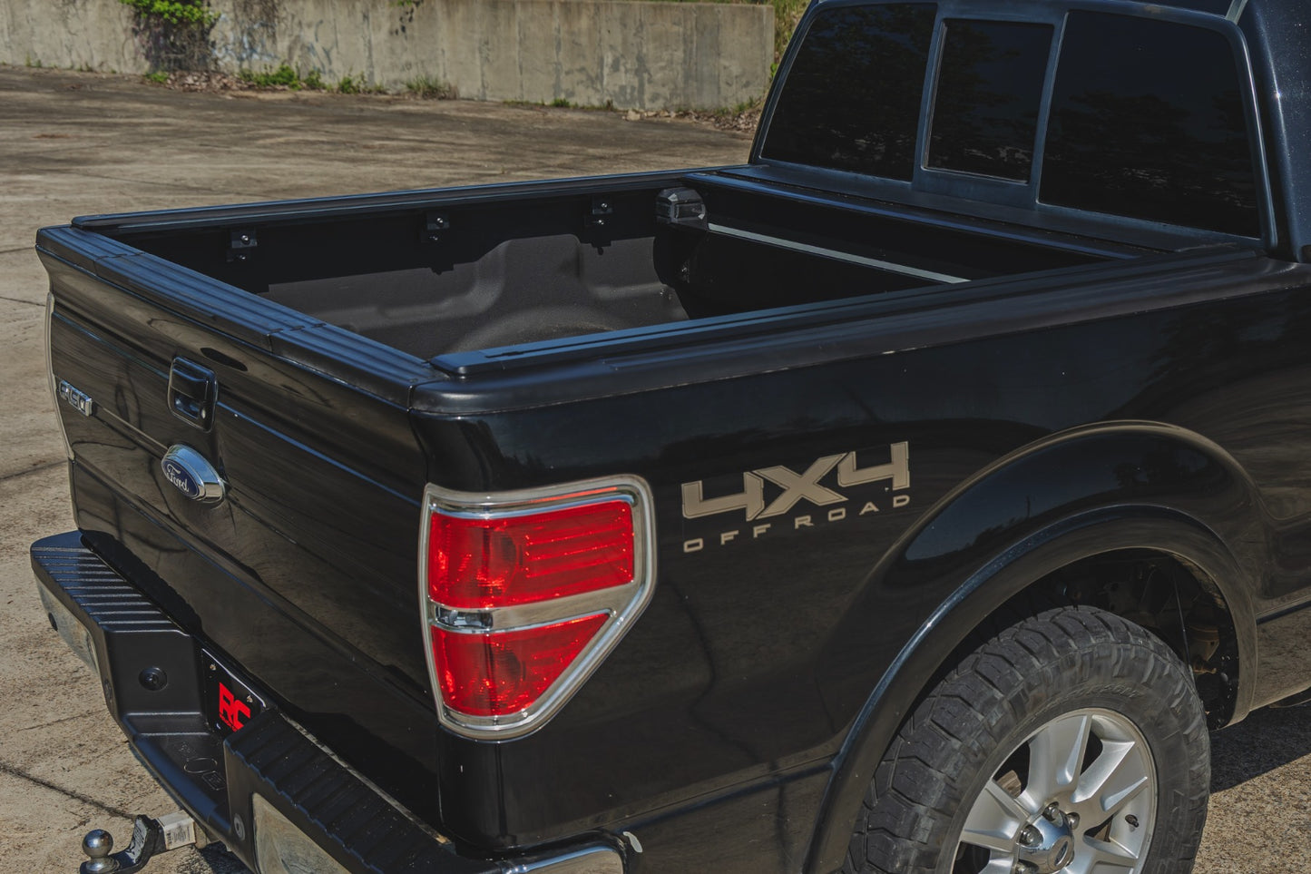 Rough Country Powered Bed Cover 2009-2014 Ford F-150 2WD/4WD (5'7" Bed)