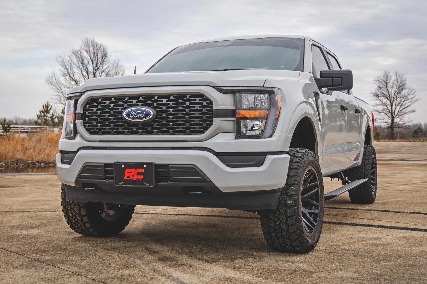 Rough Country Elite Series Power Running Boards Crew Cab 2015-2026 Ford F-150 / Lightning / 250 / 350 / Raptor