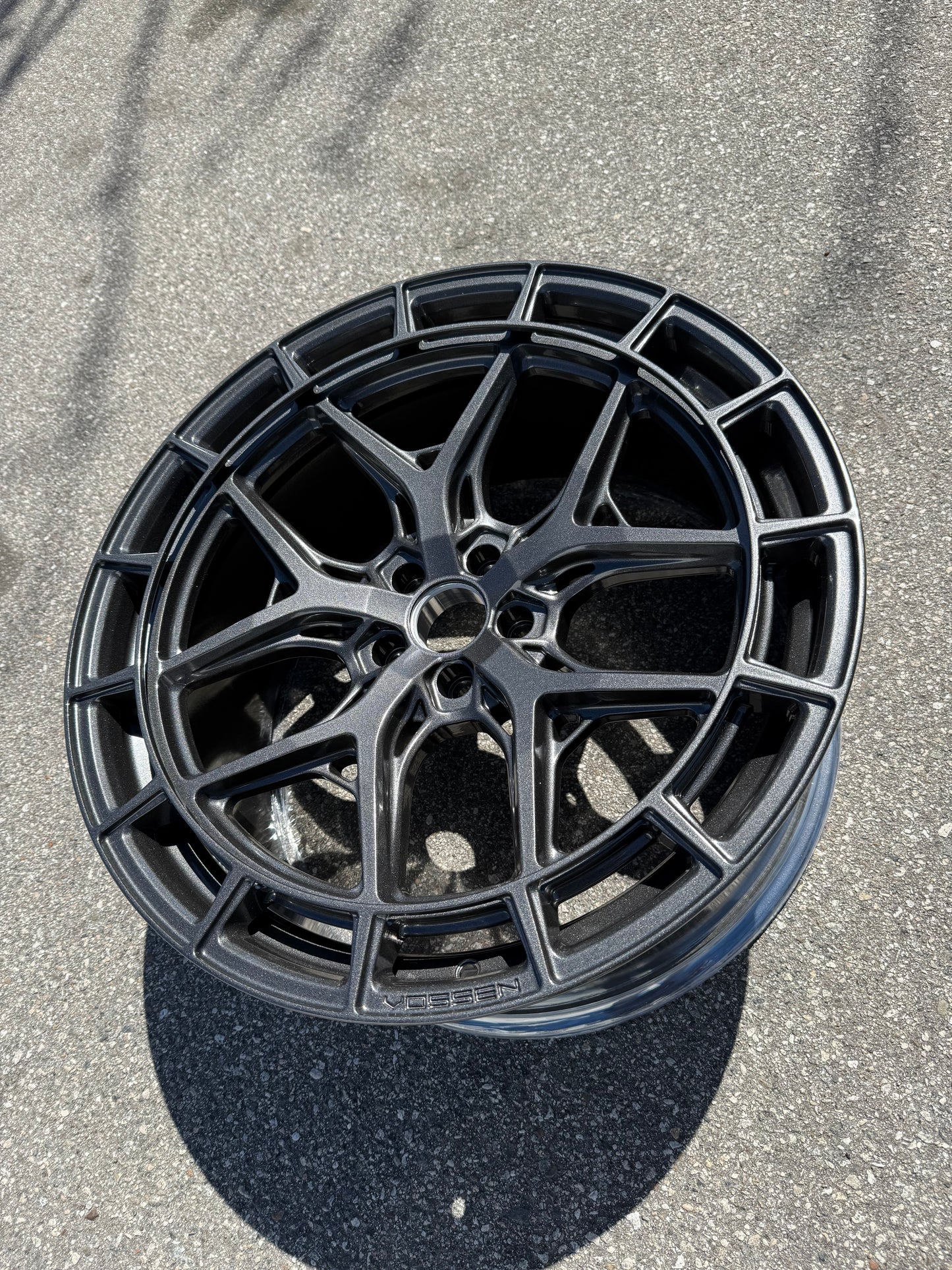 22x9.0 Vossen HFX-1 / Anthracite