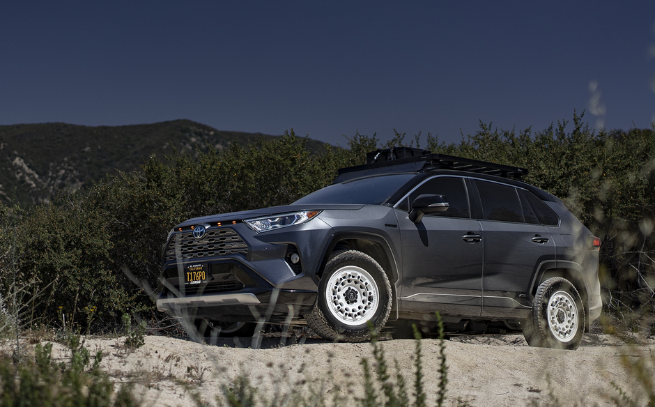 17x9.0 Black Rhino Fuji Gloss White