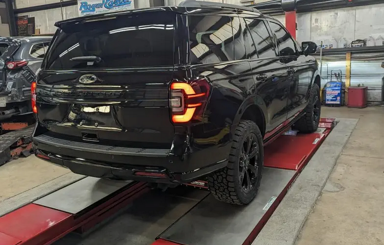 Traxda Lift Kit 2003-2024 Ford Expedition / 2003-2024 Lincoln Navigator (NON AIR BAG) Front 2.75" / Rear 2.25"