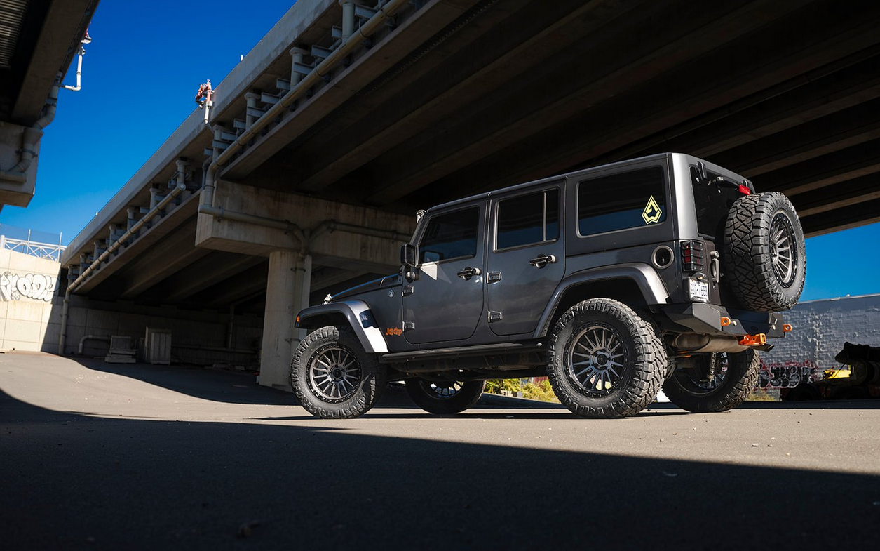 17x9.0 Arena Mesa Satin Black w/ Glossy Black Lip