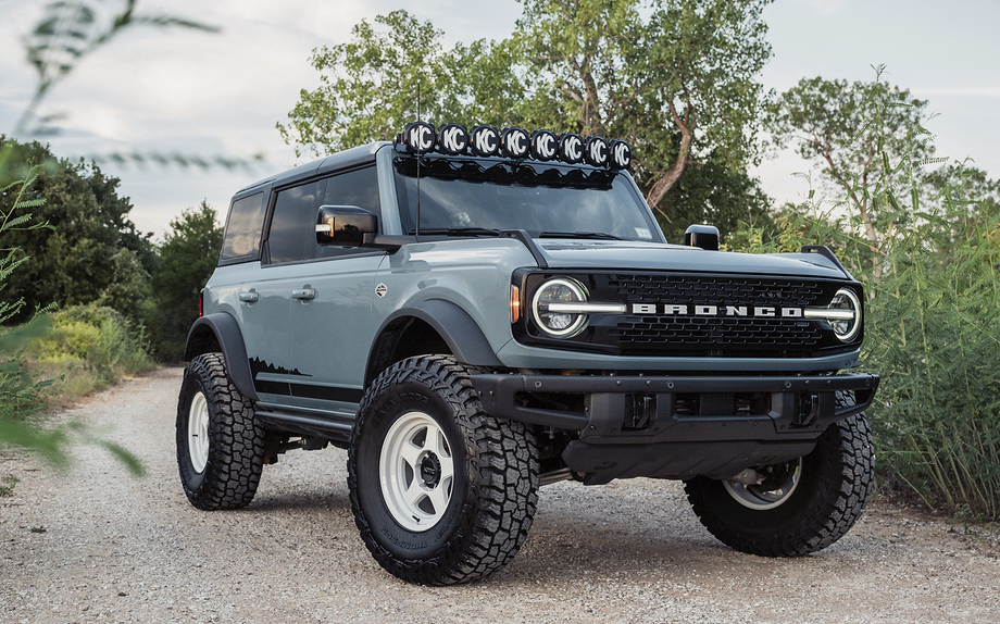 17x9.0 KMC Lobo KM728 Metallic Blue