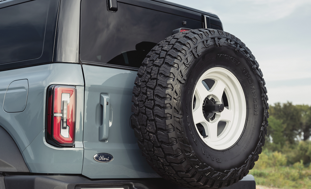 17x9.0 KMC Lobo KM728 Metallic Blue