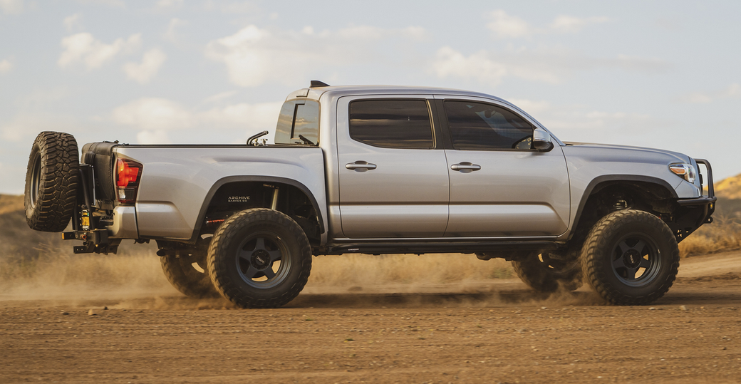 17x9.0 KMC Lobo KM728 Metallic Blue