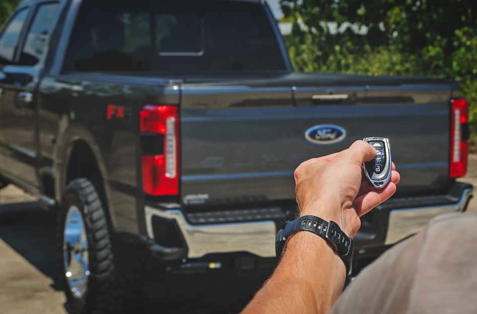 Rough Country Powered Bed Cover 2017-2025 Ford F250/350 2WD/4WD (6'10" Bed)