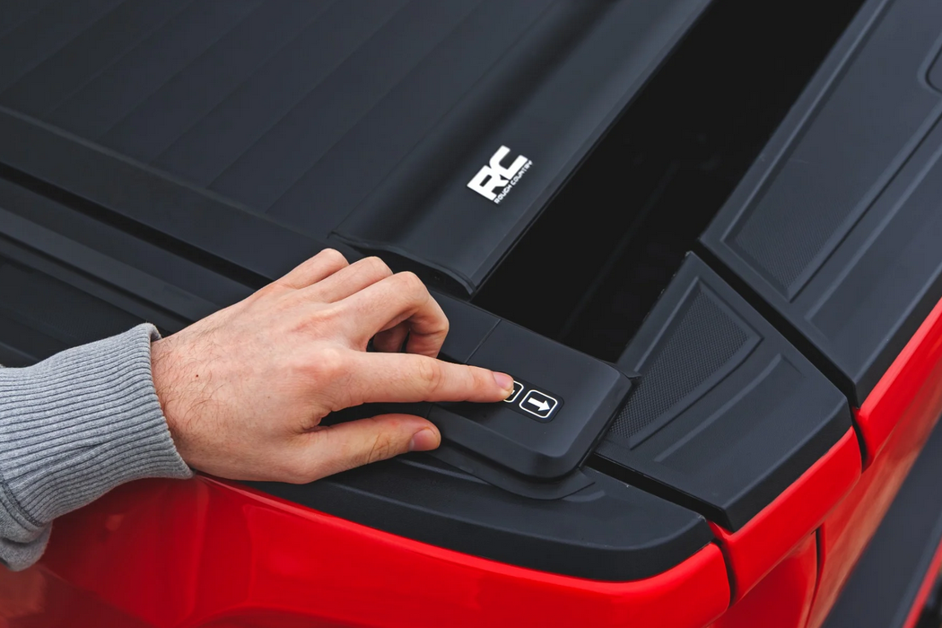 Rough Country Powered Retractable Bed Cover 2019-2026 Chevy Silverado / GMC Sierra (5'10" Bed)