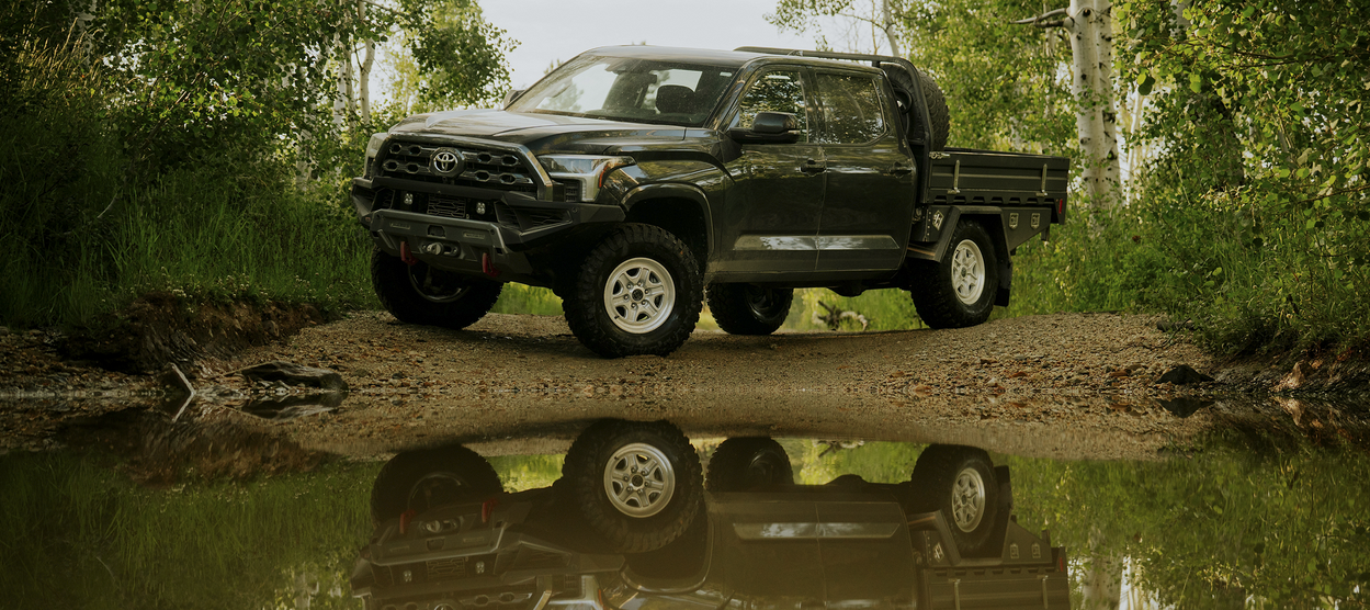18x9.0 Black Rhino Echo Gloss Silver w/ Machined Face