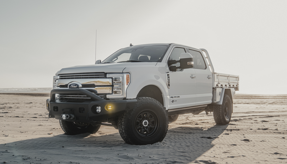 18x9.0 Black Rhino Echo Gloss Silver w/ Machined Face