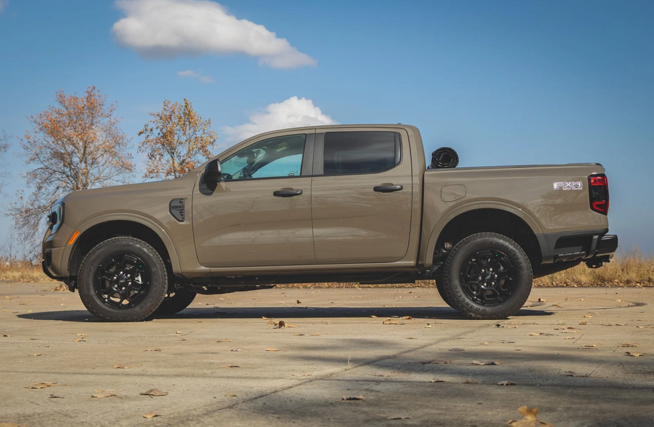 Rough Country Hard Roll Cover 2024-2025 Ford Ranger 2WD/4WD (5' Bed)