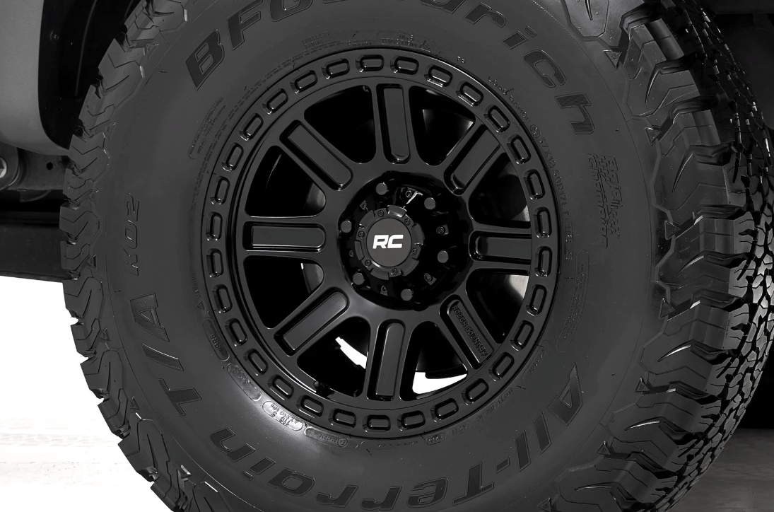 18x8.5 Rough Country 84 Series Wheel Gloss Black