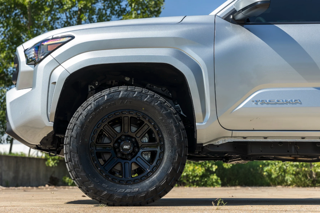 18x8.5 Rough Country 84 Series Wheel Gloss Black