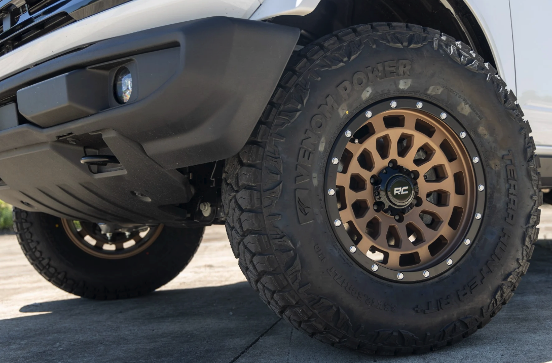 17x8.5 Rough Country 87 Series Wheel Bronze/Black