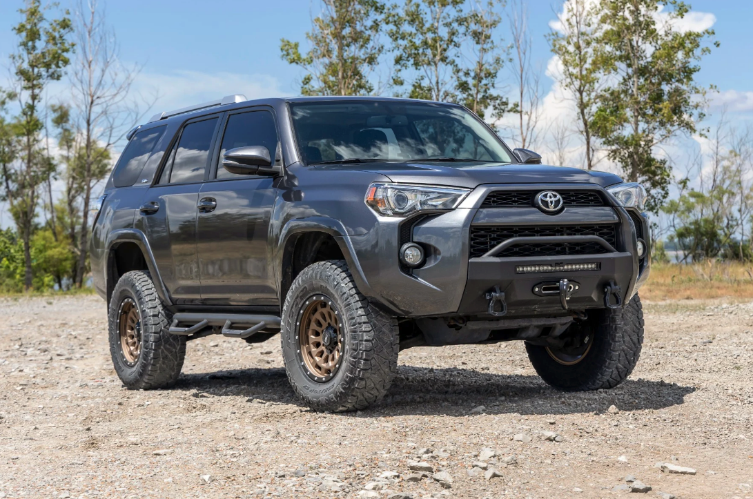 17x8.5 Rough Country 87 Series Wheel Bronze/Black