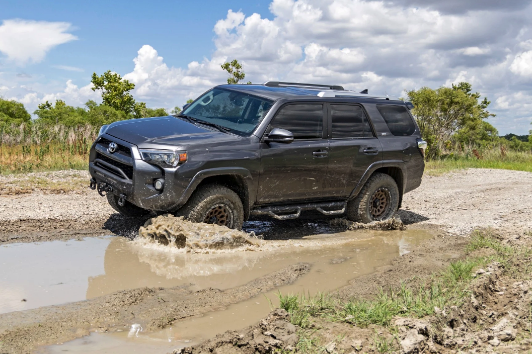 17x8.5 Rough Country 87 Series Wheel Bronze/Black