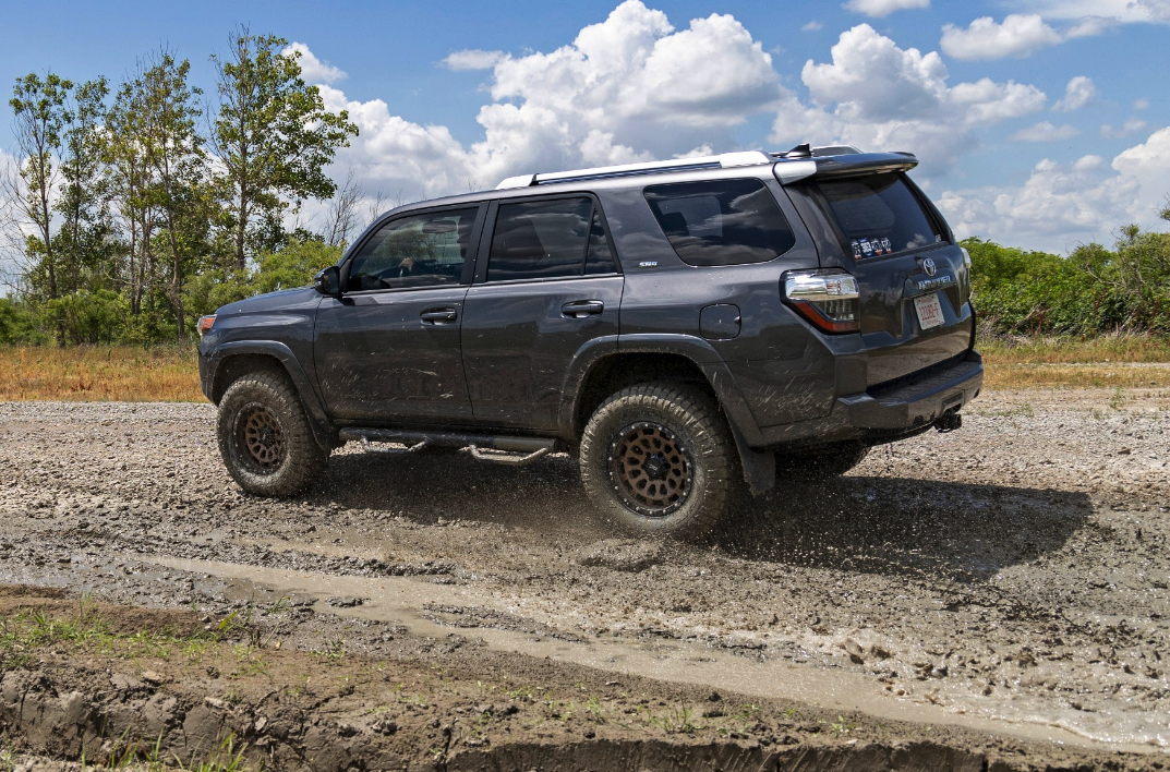 17x8.5 Rough Country 87 Series Wheel Bronze/Black