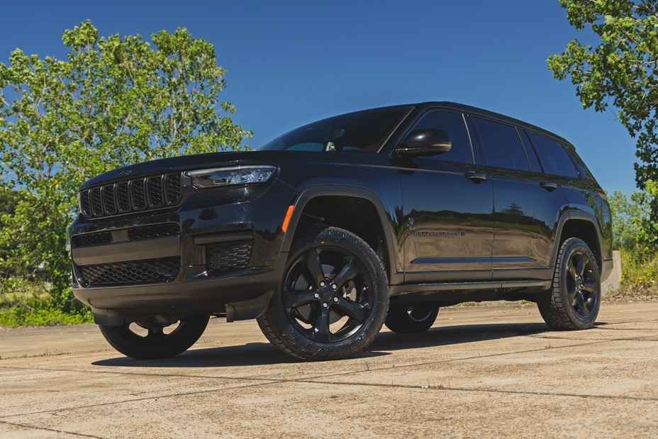 Rough Country 2" Lift Kit 2021-2026 Jeep Grand Cherokee L 2WD/4WD (w/o Air Suspension)