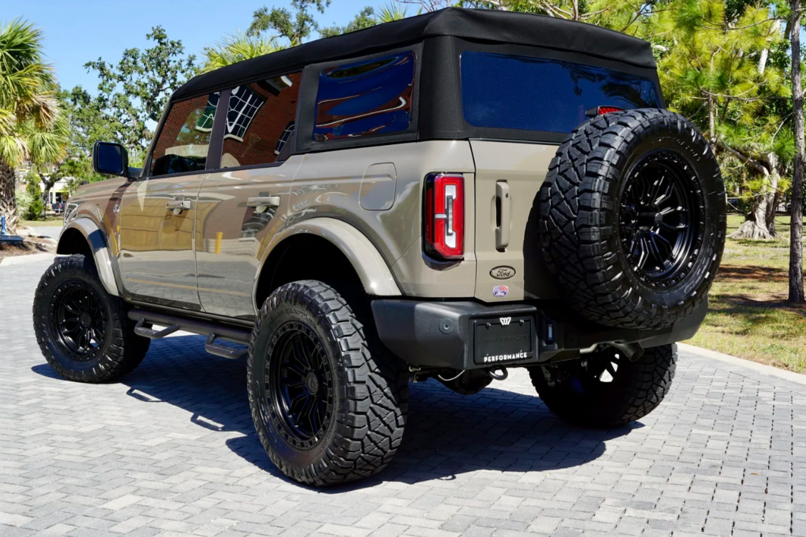 20x9.0 Arena Hustle Smoked Bronze Center Satin Black Lip