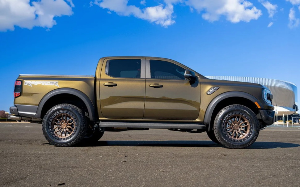 20x9.0 Arena Hustle Smoked Bronze Center Satin Black Lip