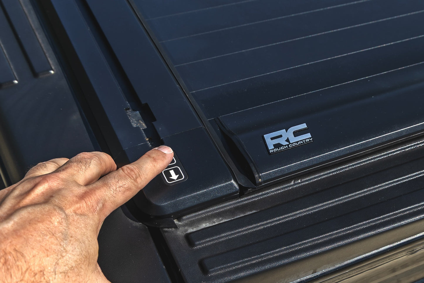 Rough Country Powered Bed Cover 2009-2014 Ford F-150 2WD/4WD (5'7" Bed)
