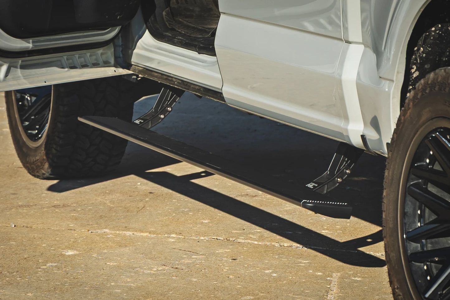Rough Country Elite Series Power Running Boards Crew Cab 2015-2026 Ford F-150 / Lightning / 250 / 350 / Raptor