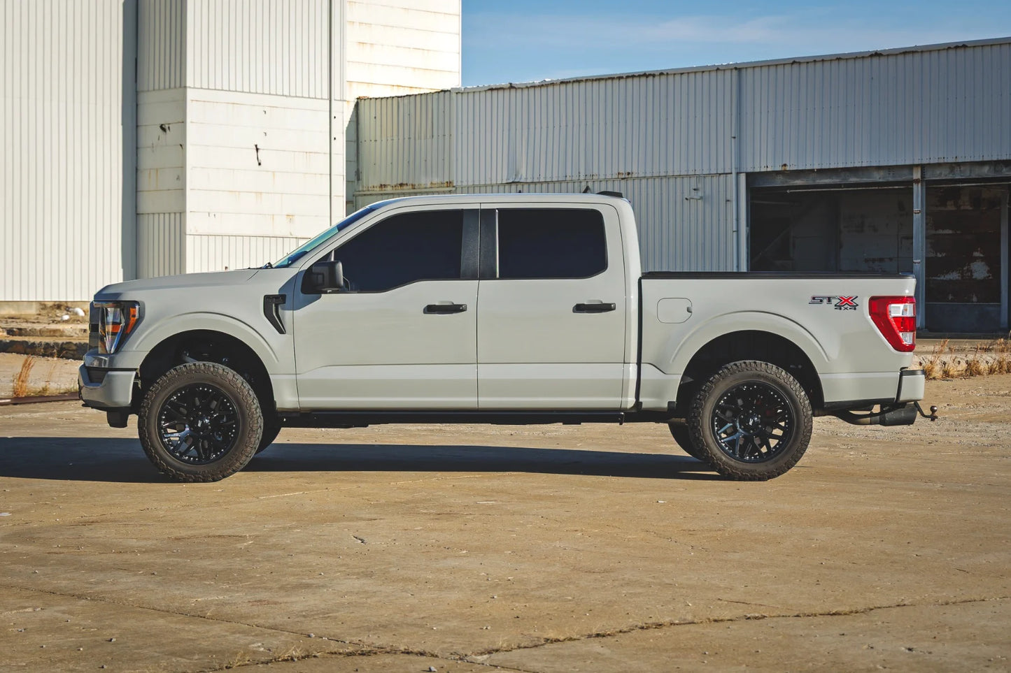 Rough Country Elite Series Power Running Boards Crew Cab 2015-2026 Ford F-150 / Lightning / 250 / 350 / Raptor