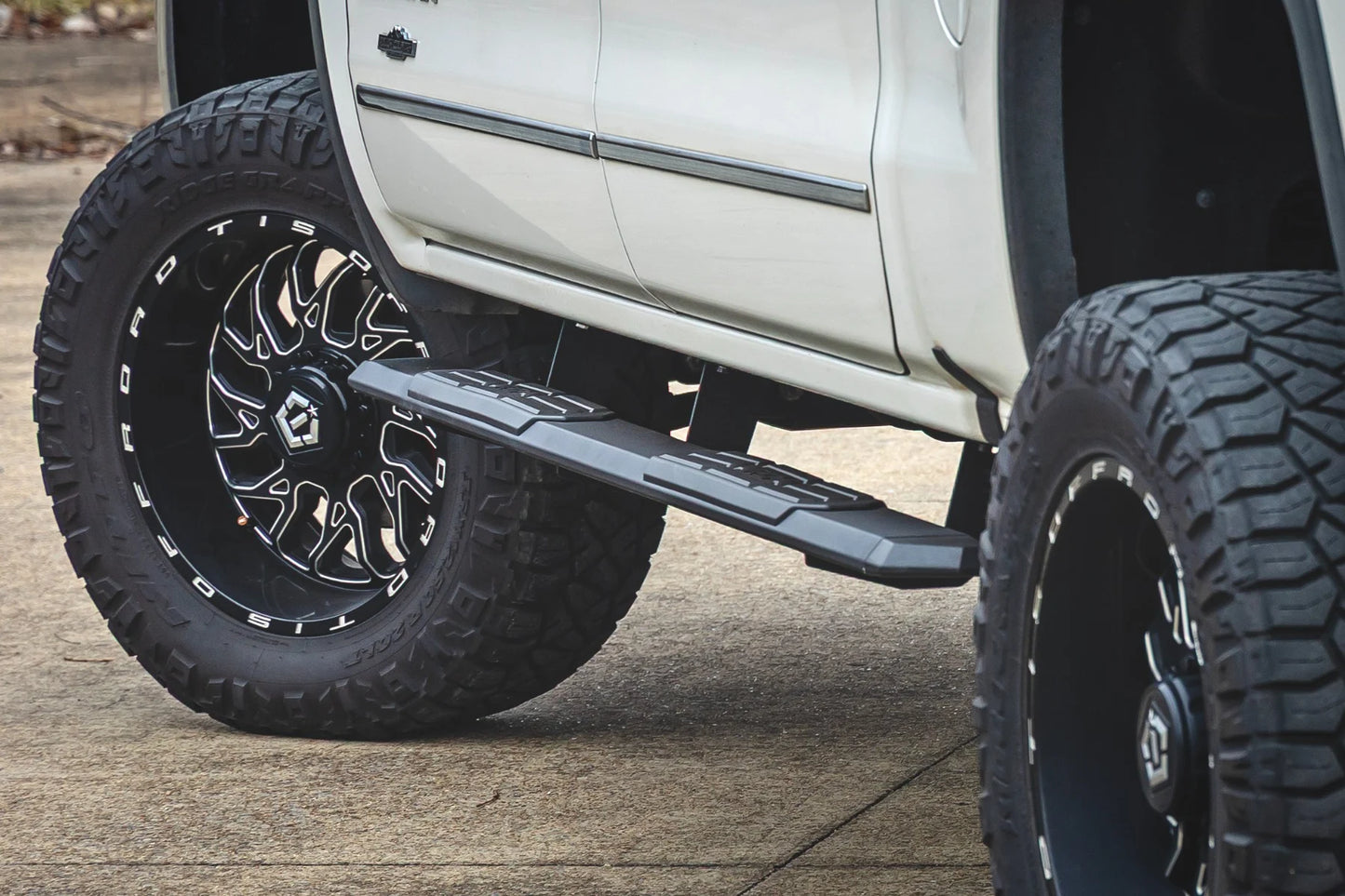 Rough Country TR2 Running Boards 2007-2019 & Classic Chevy/GMC 1500/2500HD/3500HD