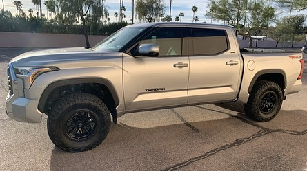 Traxda Lift kit 2022-2024 Toyota Tundra 4x4/4x2 - 2.5" Front /  2" Rear 903050